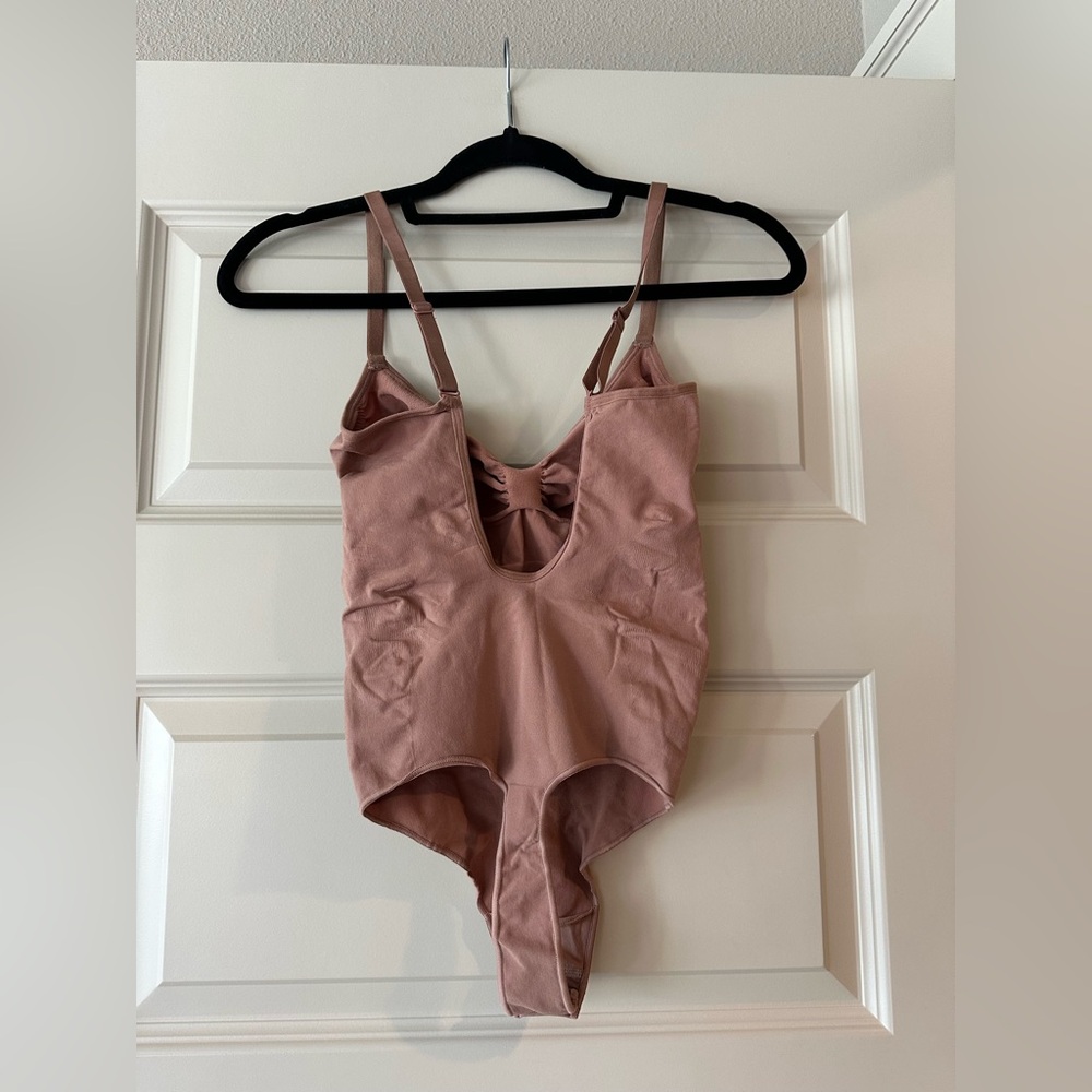 SKIMS Seamless Sculpted Thong Bodysuit w/ low back in Dark Nude - Picture 6 of 7